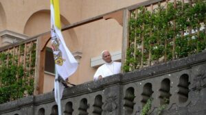 Papa se transfere hoje à tarde a Castel Gandolfo para a pausa de verão