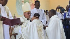 D. Alberto Vera – A Igreja precisa de sacerdotes santos