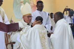 D. Alberto Vera – A Igreja precisa de sacerdotes santos