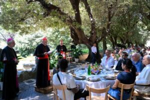À mesa com os últimos: no encontro com o outro revela-se o rosto do Evangelho