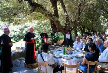 À mesa com os últimos: no encontro com o outro revela-se o rosto do Evangelho