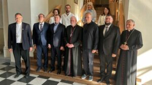 Arcebispo Gallagher em missão na Ucrânia: “condições justas para uma paz justa”