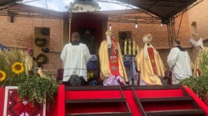 Gallagher em Berdychiv: oração pela paz a Nossa Senhora do Monte Carmelo