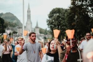 Acamps Summer Festival conclui edição com Missa na Gruta de Lourdes