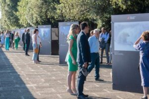 Borgo Laudato si’ recebe exposição fotográfica “Homem-Natureza, equilíbrios frágeis”