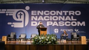 Padre Josileudo abre circuito de conferências do segundo dia do 9º Encontro Nacional da Pascom