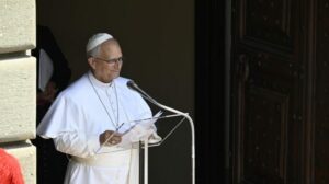 O Papa: a indústria do consumo envenena o coração. Deus nos abre à alegria