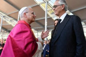 Leão XIV e tenor Andrea Bocelli se unem em oração por um “Cântico de Paz”