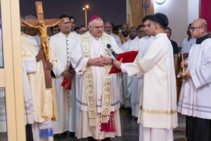 Arábia do Norte: bispo Berardi visita comunidades cristãs.