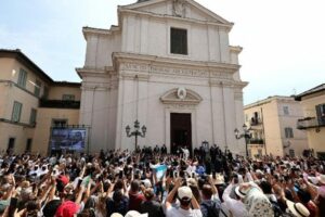 O Papa: missas de agosto em Assis, Rimini e duas vezes em Castel Gandolfo