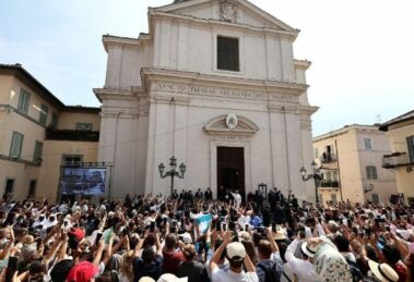 O Papa: missas de agosto em Assis, Rimini e duas vezes em Castel Gandolfo