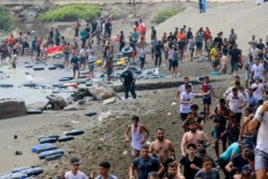 Migrantes continuam a chegar a Ceuta vindos a nado do Marrocos