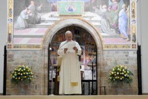 Missa, encontro com os jovens e os franciscanos no programa do Papa em Assis