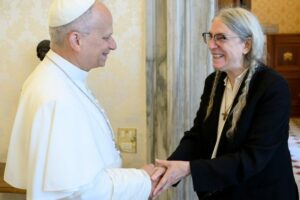 Leão XIV se encontra com Patti Smith