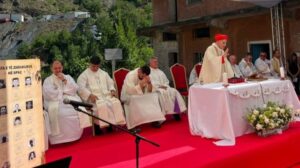 O Papa ao cardeal Simoni: nenhuma prisão pode separar o homem do amor de Deus