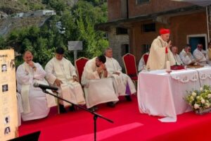 O Papa ao cardeal Simoni: nenhuma prisão pode separar o homem do amor de Deus