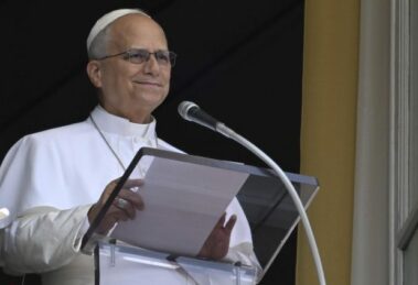 O Papa: no deserto da guerra e da arrogância redescobrir a lógica da partilha e da caridade