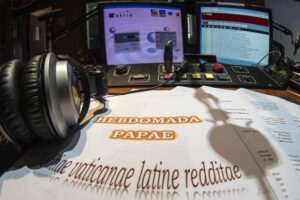 Hebdomada Papae: notícias em latim