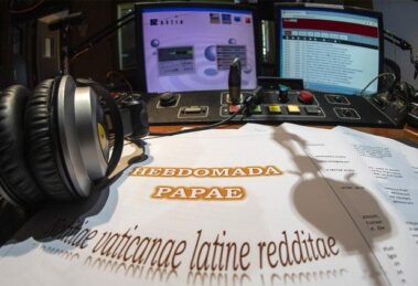 Hebdomada Papae: notícias em latim