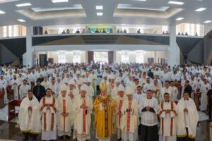 Parolin exorta os sacerdotes a serem “sentinelas vigilantes”