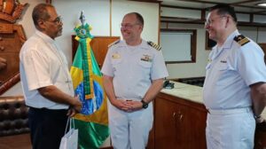 Navio-Escola do Brasil reforça laços com a Igreja em Cabo Verde