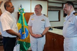 Navio-Escola do Brasil reforça laços com a Igreja em Cabo Verde