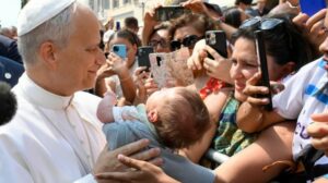 Pároco: “O Papa em Castel Gandolfo é um ímã que atrai as pessoas”