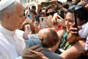 Pároco: “O Papa em Castel Gandolfo é um ímã que atrai as pessoas”