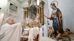 Papa: o amor é o mais belo ornamento do ser humano