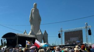 Consagrada na Polônia estátua de Nossa Senhora mais alta da Europa