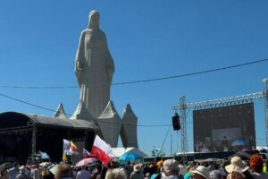 Consagrada na Polônia estátua de Nossa Senhora mais alta da Europa