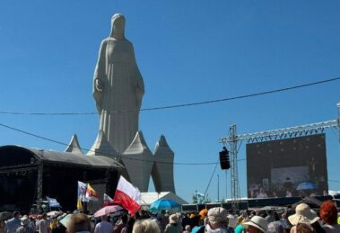 Consagrada na Polônia estátua de Nossa Senhora mais alta da Europa