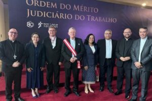 Cardeal Spengler recebe reconhecimento no Brasil pelos serviços à sociedade