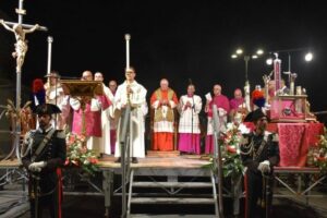 Parolin: rezemos pelos tantos cristãos perseguidos