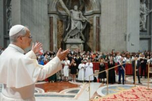 Papa: na liturgia, a música não é decoração, cantar e tocar significa rezar