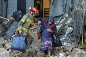 Rússia intensifica bombardeios e deixa rastro de mortes e destruição na Ucrânia