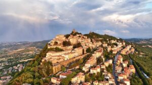 San Marino, Estado acolhedor e comprometido com a paz, diz bispo