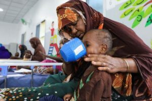 Somália: fechamento de estruturas de saúde e nutrição agrava crise para crianças