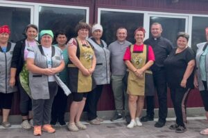 Na Ucrânia, a ajuda da Esmolaria à cozinha solidária de Berestia
