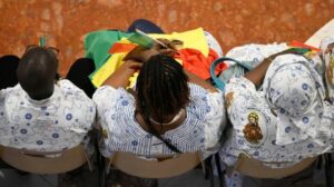 Peregrinos do Senegal e crismados da Itália encontram o Papa na Audiência Geral