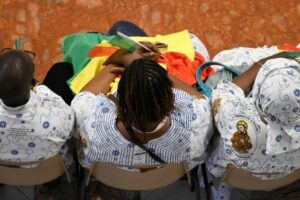 Peregrinos do Senegal e crismados da Itália encontram o Papa na Audiência Geral