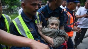Inundações devastadoras entre Tibete e Nepal deixam 95 mortos e centenas de desaparecidos