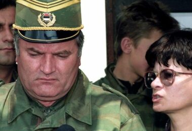 Morreu Ratko Mladic, condenado por genocídio pelo massacre de Srebrenica
