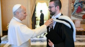 Papa: a exemplo de São Newman, uma formação cristã baseada na dignidade humana