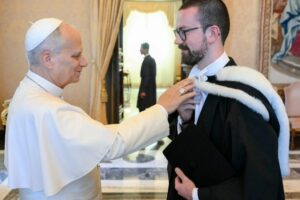 Papa: a exemplo de São Newman, uma formação cristã baseada na dignidade humana