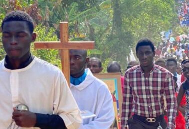 Cinco horas à pé: Igreja leva esperança às comunidades isoladas do interior do Haiti
