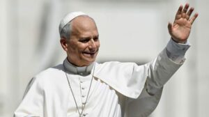 Na Audiência Geral com o Papa Leão, tripulantes do Navio-Escola Brasil