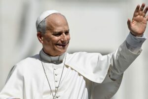 Na Audiência Geral com o Papa Leão, tripulantes do Navio-Escola Brasil