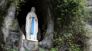 Lourdes se prepara para receber Leão XIV: os mais frágeis no coração da Igreja