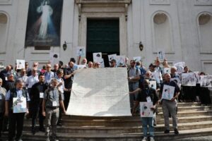Roma: sacerdotes em marcha pela paz na Terra Santa